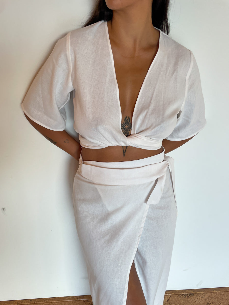 ultimate wrap top | white